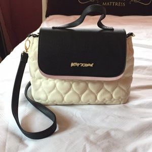 Betsey Johnson Crossbag W| Matching Wallet ( Set )